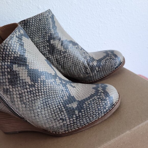 New Lucky Brand Leather Snake Print wedge booties in tan/gray and black - Picture 5 of 12